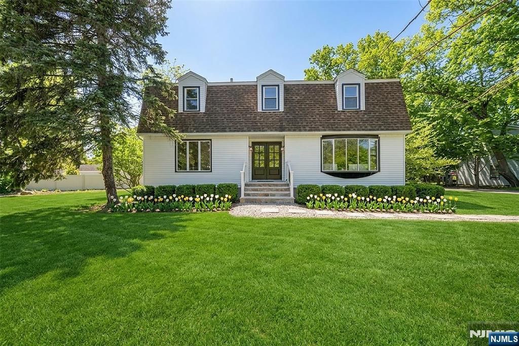 Photo of 183 Wyckoff Avenue, Wyckoff, NJ 07481 (MLS # 26012871)