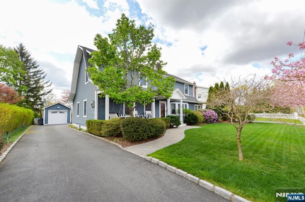 Photo of 6 Long Avenue, Mahwah, NJ 07430 (MLS # 26011845)