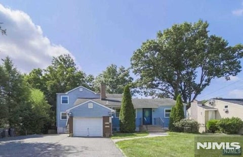 Photo of 322 Hickory Avenue, Bergenfield, NJ 07621 (MLS # 26034878)
