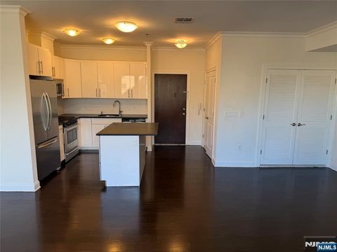 Photo of 2001 Hudson Ter #501, Fort Lee, NJ 07024 (MLS # 25040893)