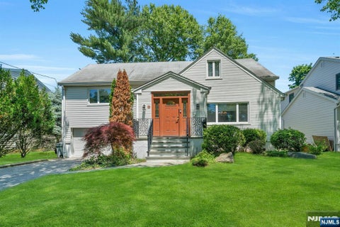 Photo of 805 Washburn Street, Teaneck, NJ 07666 (MLS # 26019014)