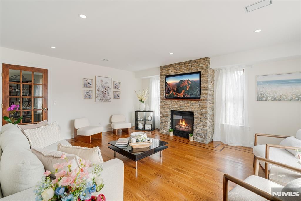 Photo of 8 Dean Court, Rutherford, NJ 07070 (MLS # 26010523)