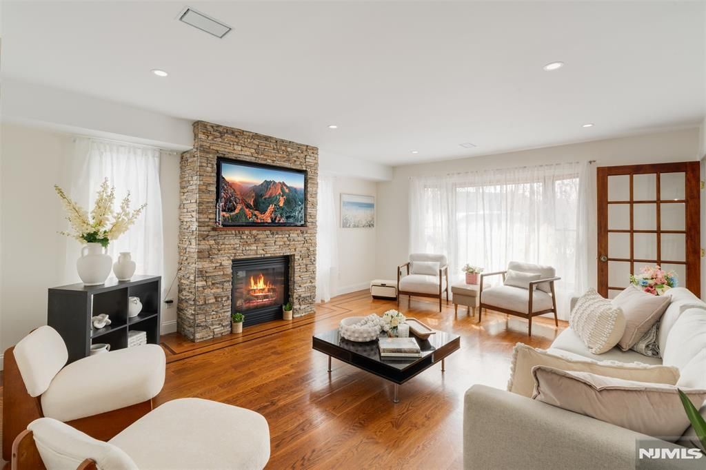 Photo of 8 Dean Court, Rutherford, NJ 07070 (MLS # 26010523)