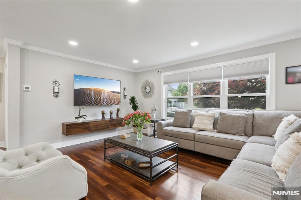 557 Roosevelt Avenue