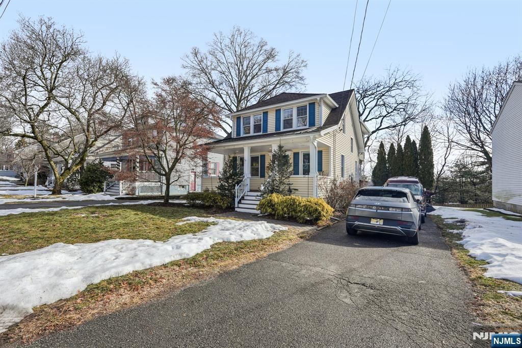 Photo of 392 Lehigh Street, Wyckoff, NJ 07481 (MLS # 26005101)