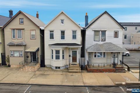 209 Hamilton Street Harrison NJ 07029