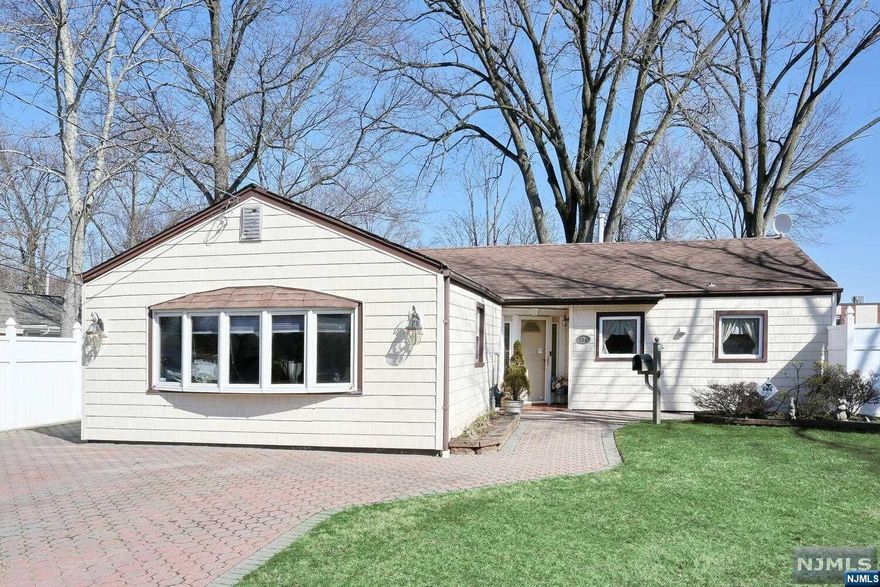 Potential awaits at this immaculate Ranch style home set on over 13,000 square feet of expansive property in the coveted town of Emerson. The home features a well appointed kitchen/dining area, large family room, 2 bedrooms, bonus guest room or office, full bath and more. Outside this home boasts an oversized and tremendous back yard, fully fenced in and just waiting for your imagination. Opportunity is knocking at 154 Sanford Avenue- do not miss it!