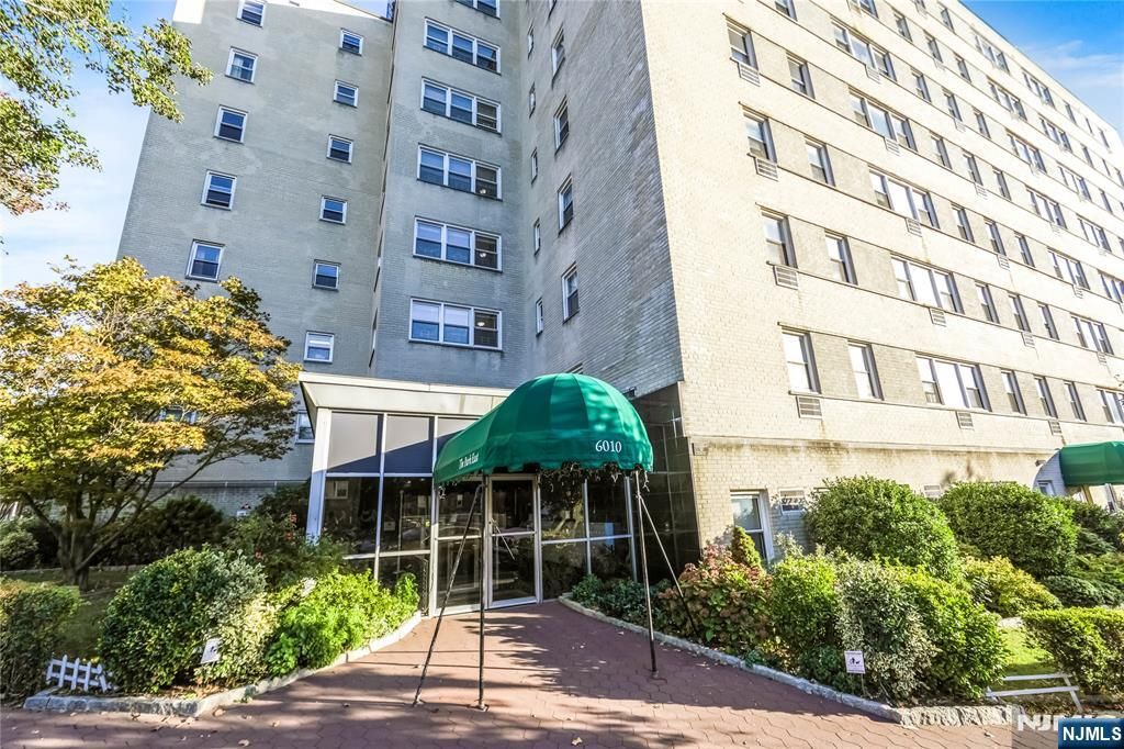 Photo of 6010 Boulevard E #57A, West New York, NJ 07093 (MLS # 25038133)