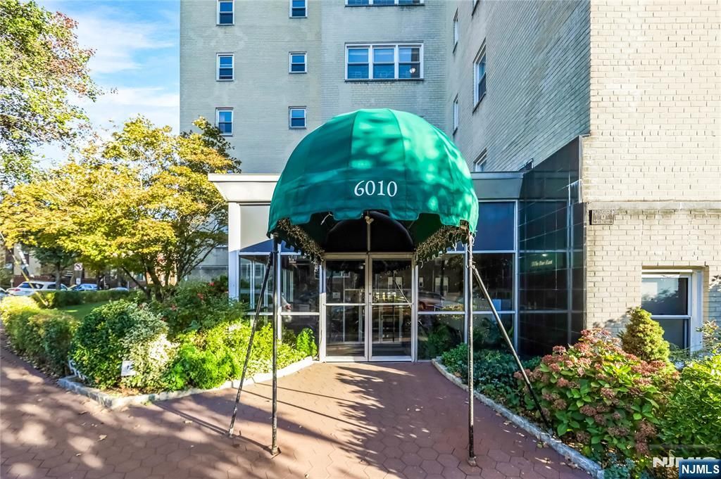Photo of 6010 Boulevard E #57A, West New York, NJ 07093 (MLS # 25038133)