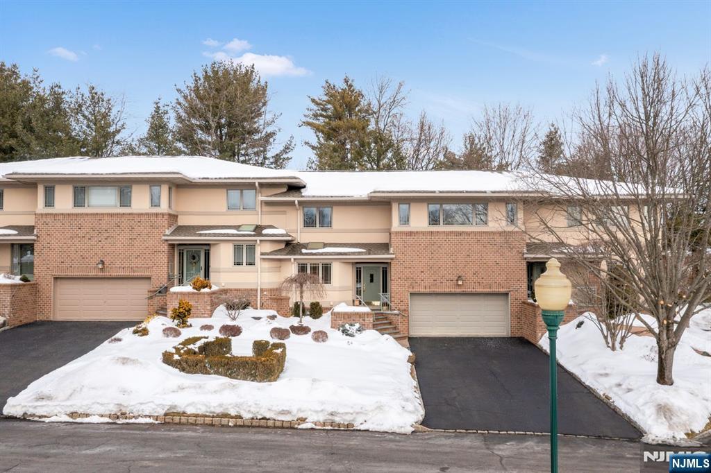 Homes for Sale in Northern NJ | ThisIsRiverEdge.com 19 Fox Run Road