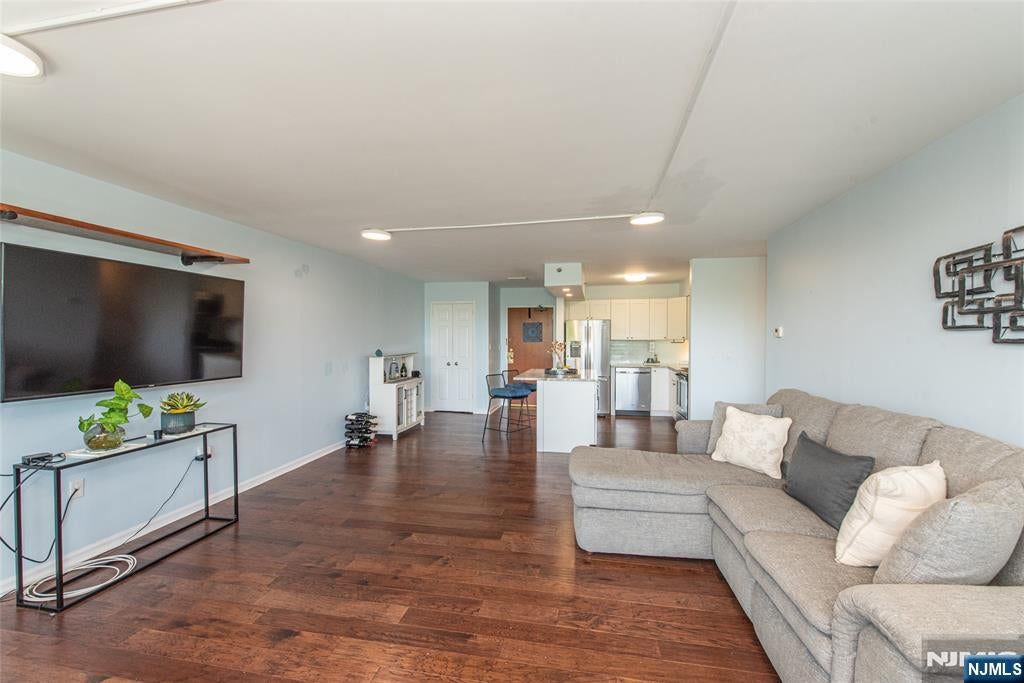 300 Main Street 707