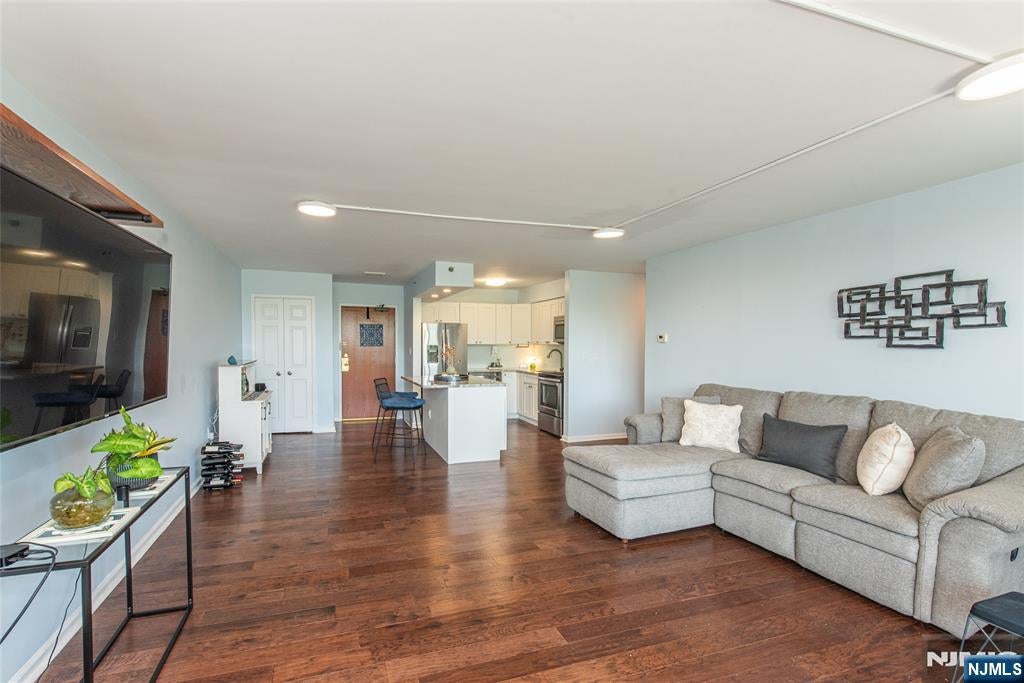 300 Main Street 707