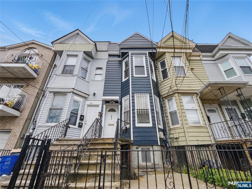 Rental Property at 12112 Kearney Ave 5, Jersey City, New Jersey - Bedrooms: 3 
Bathrooms: 1 
Rooms: 6  - $2,700 MO.
