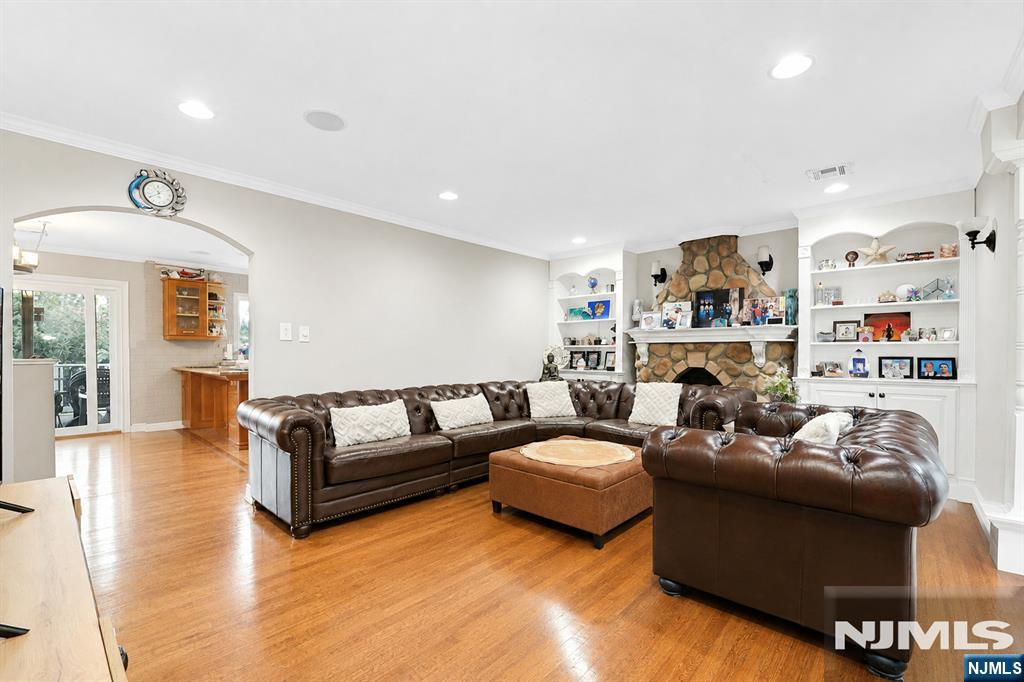 2319 Colonial Drive