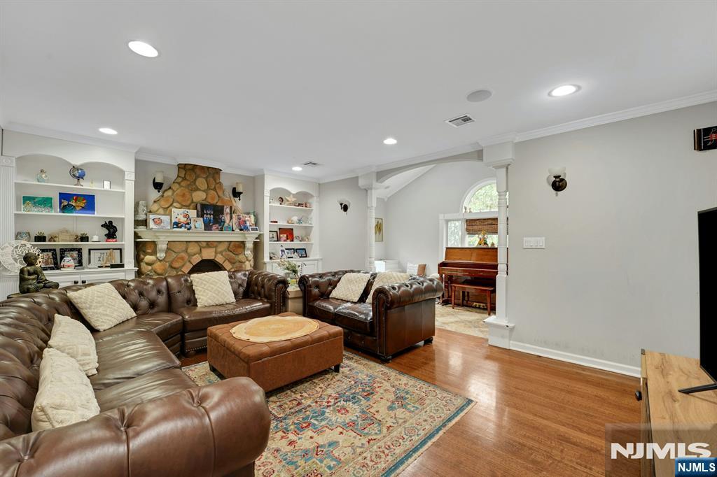 2319 Colonial Drive