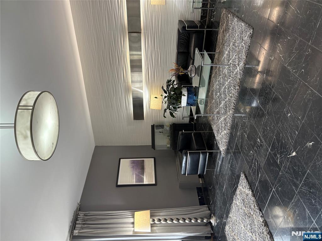 39 E 39th Street 617