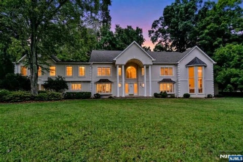 Photo of 3 Split Rock Road, Upper Saddle River, NJ 07458 (MLS # 26032161)