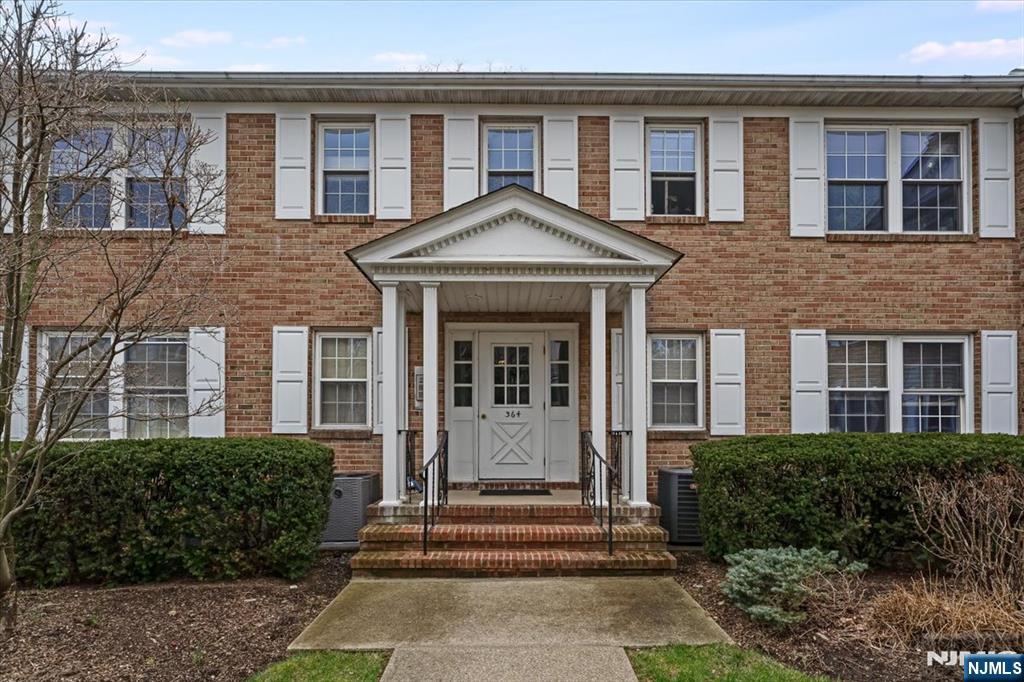 364 E Ridgewood Avenue 6