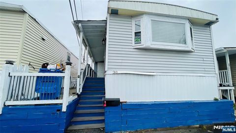 MLS: 25008536