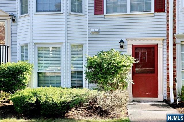 Homes for Sale in Northern NJ | ThisIsRiverEdge.com 752 Pepperidge Road