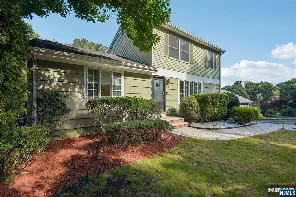 89 Minnehaha Boulevard