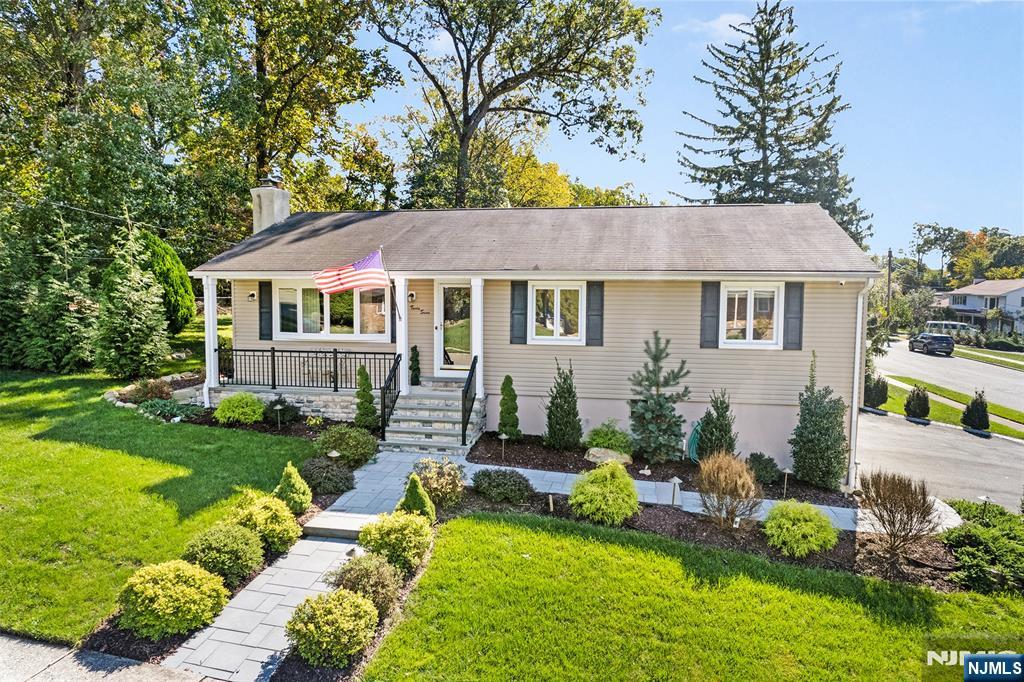 37 Wendt Lane, Wayne, New Jersey - 3 Bedrooms  
3 Bathrooms  
7 Rooms - 