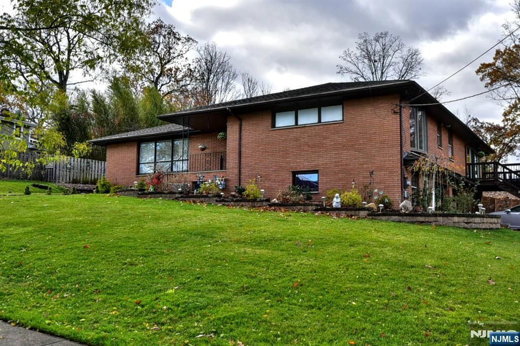 Photo of 7 Jefferson Place, Wayne, NJ 07470 (MLS # 26011388)