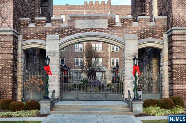 Rental Property at 275 Engle G3, Englewood, New Jersey - Bedrooms: 1 
Bathrooms: 1 
Rooms: 3  - $2,000 MO.