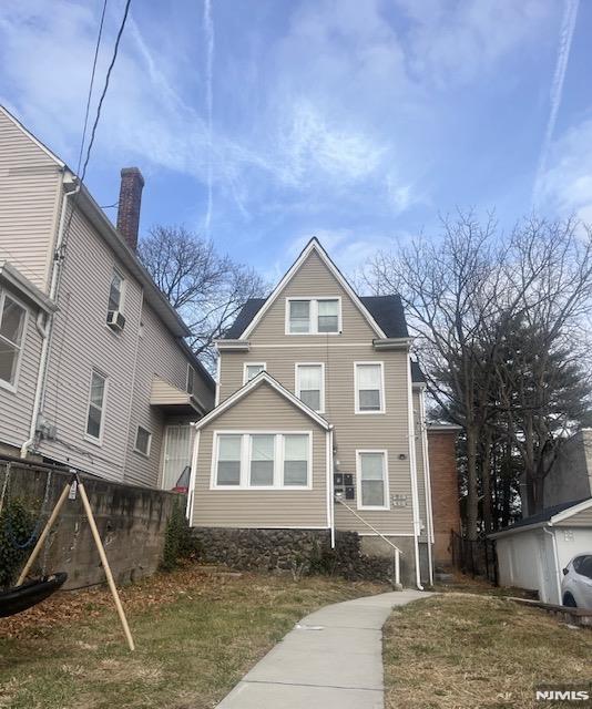 Main image without alt text