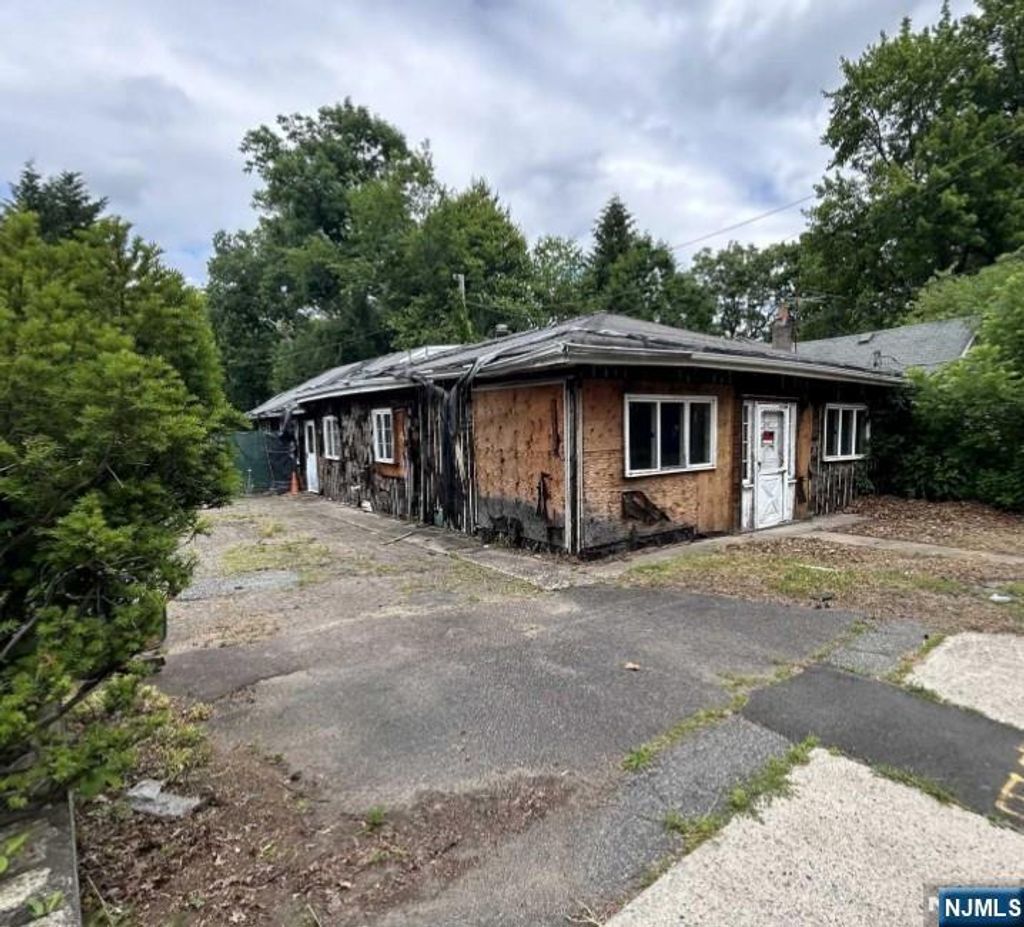 Photo of 495 Paramus Road, Paramus, NJ 07652 (MLS # 25040792)