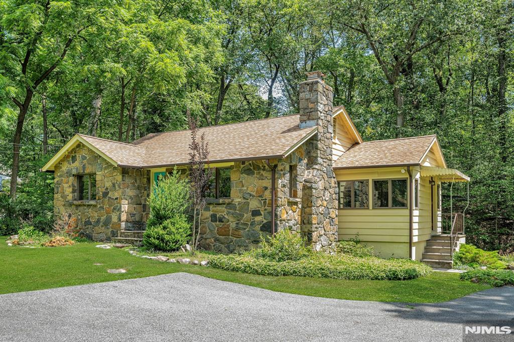8 Virginia Road
