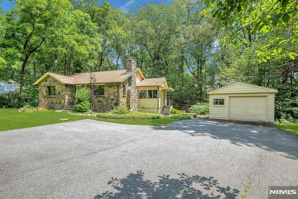 8 Virginia Road