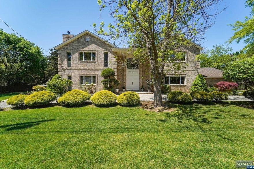 THIS GORGEOUS 5BR 4.5BTH COLONIAL ALL BRICK HOME BUILT BY CURRENT OWNER(IN 2006) ON AN EXISTING FOUNDATION-LOW TAX-$25,278.46//19,515SF STEP INTO THE ELEGANCE MARBLE ENTRANCE AND BE GREETED BY LR W/WOOD BURNING FIREPLACE,FR,PR,DR AND GOURMET EAT-IN KITCHEN WITH GRANITE COUNTER TOP W/CENTER ISLAND. HIGH END STAINLESS STEEL APPLIANCES BOSCH,SUBZERO, VIKING HOOD AND OVEN. ALSO GUEST RM WITH FULL BTH. 2ND FL HAS A PRIMARY SUITE WITH JACUZZI, 2 WIC W/CEDAR. 3 SPACIOUS RM AND 2FBTH AND LAUNDRY. 3 CAR GARAGE AND CIRCULAR DRIVEWAY