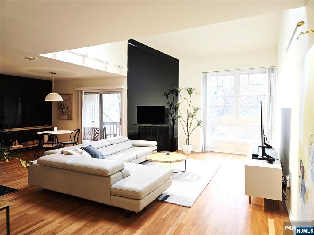 566 Windsor Drive 606