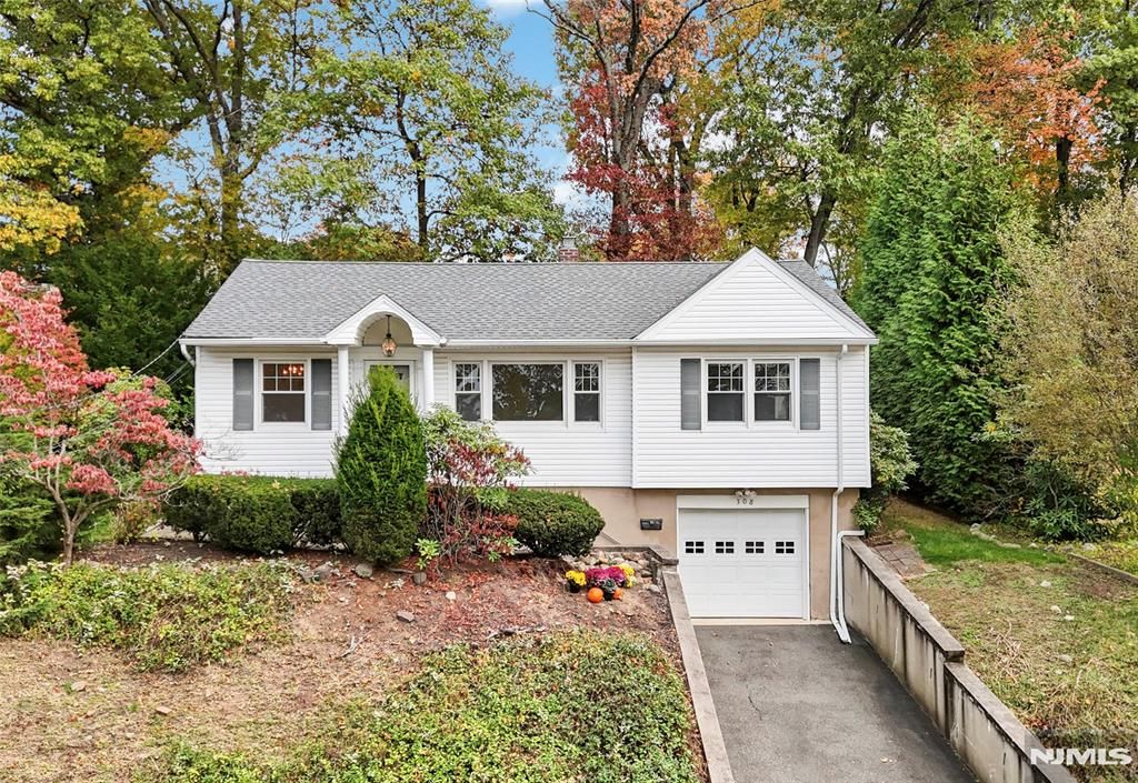 Photo of 308 Haywood Drive, Paramus, NJ 07652 (MLS # 25038282)