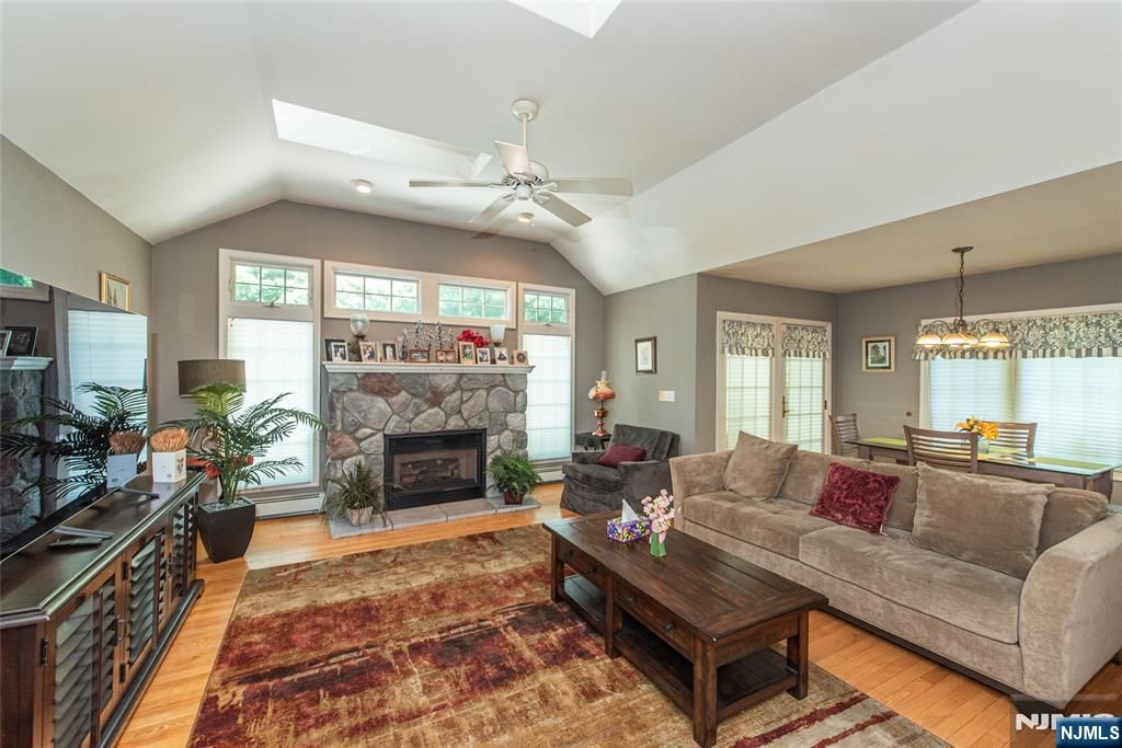 Photo of 17 Morningside Circle, Little Falls, NJ 07424 (MLS # 26018210)