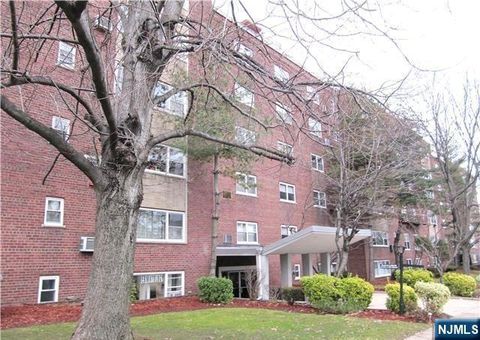 Photo of 1565 Center Ave #2F, Fort Lee, NJ 07024 (MLS # 26007861)