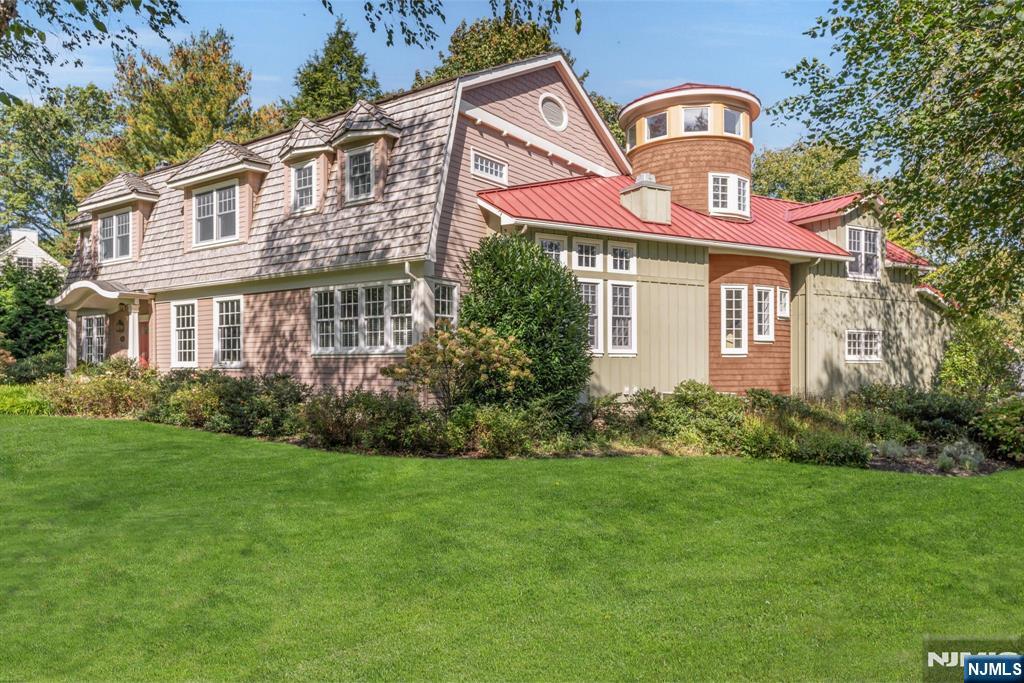 26 Wyndehurst Drive