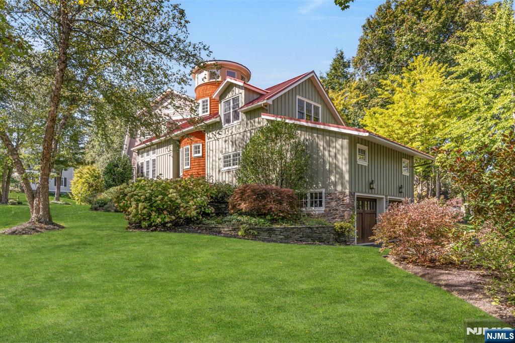 26 Wyndehurst Drive