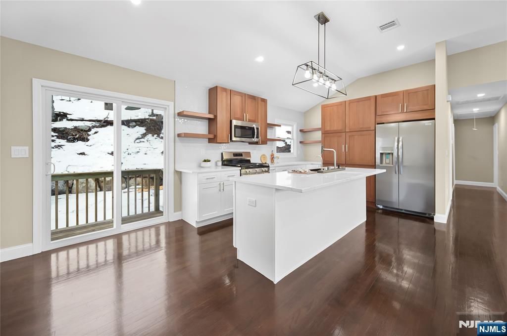 Photo of 550 Ramapo Valley Road, Oakland, NJ 07436 (MLS # 26002877)