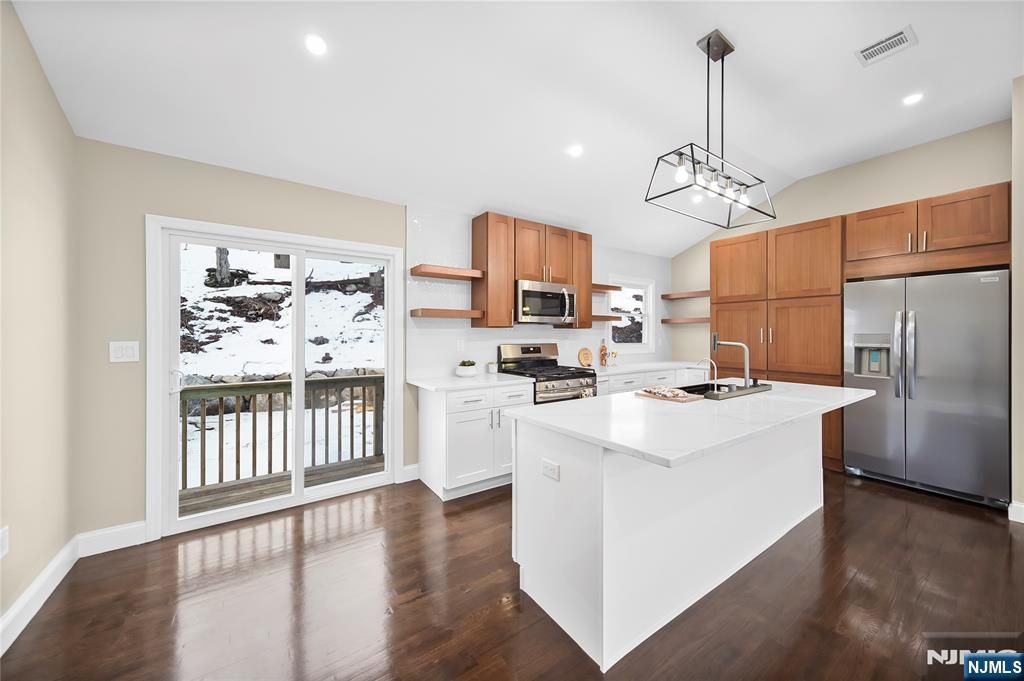 Photo of 550 Ramapo Valley Road, Oakland, NJ 07436 (MLS # 26002877)