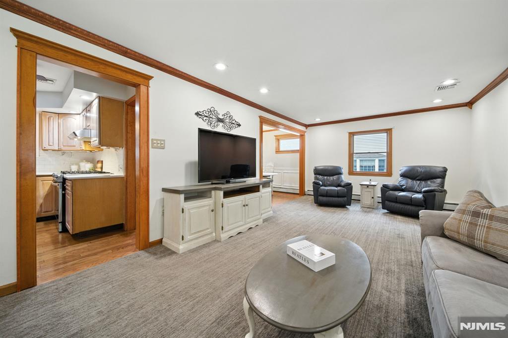 53 W Summit Avenue
