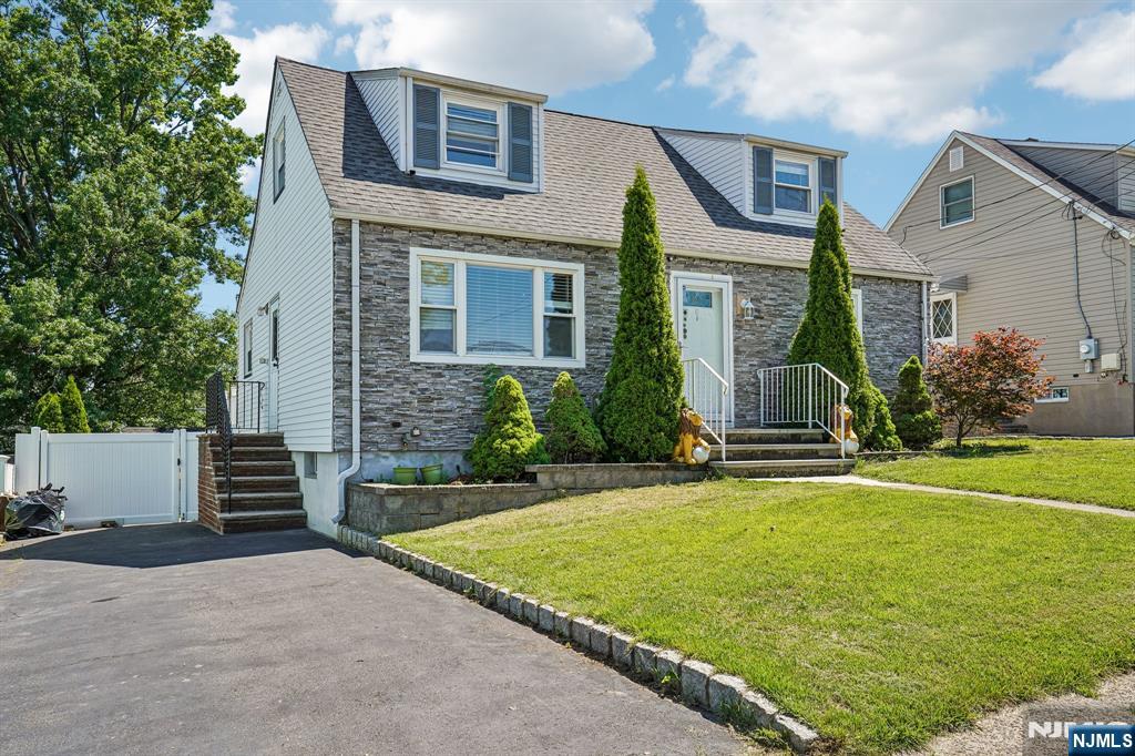 Photo of 64 16th Avenue, Elmwood Park, NJ 07407 (MLS # 26025909)