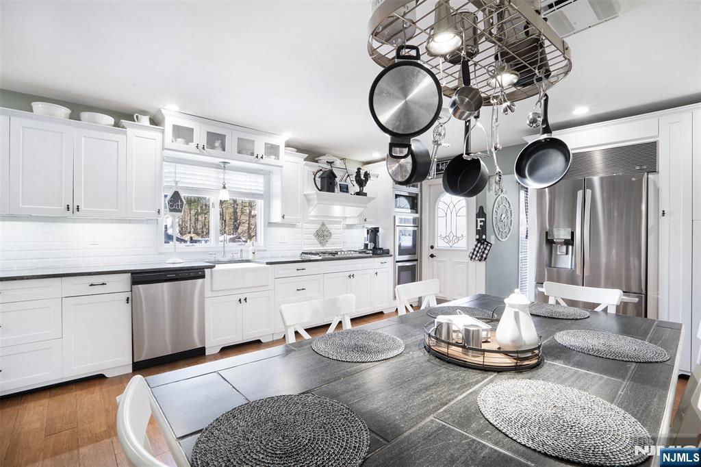 Fairfield, New Jersey 07004, United States, 4 Bedrooms Bedrooms, ,4 BathroomsBathrooms,Residential,Active,90267