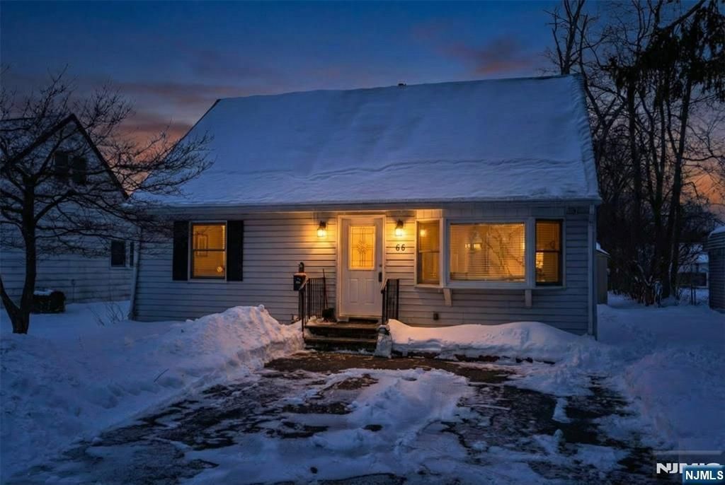 Photo of 68 Central Avenue, Pompton Lakes, NJ 07442 (MLS # 26003202)