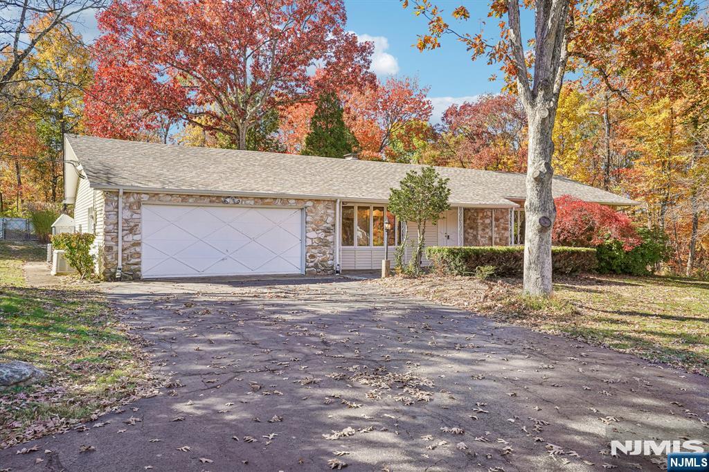 115 Crest Lake Drive