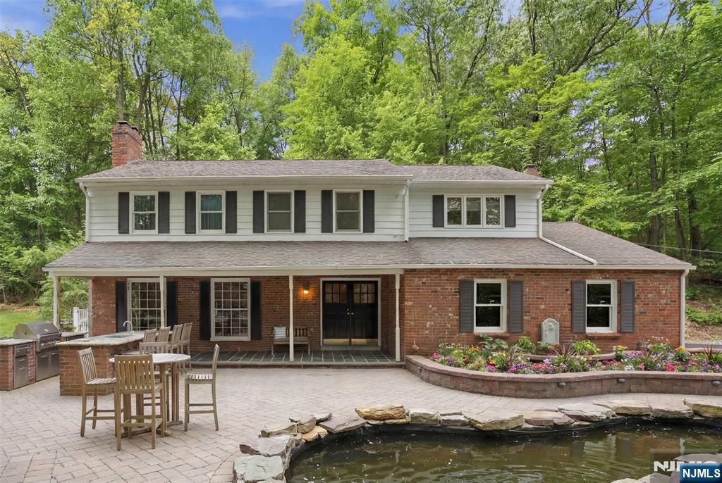 Photo of 219 W Saddle River Road, Saddle River, NJ 07458 (MLS # 26017296)