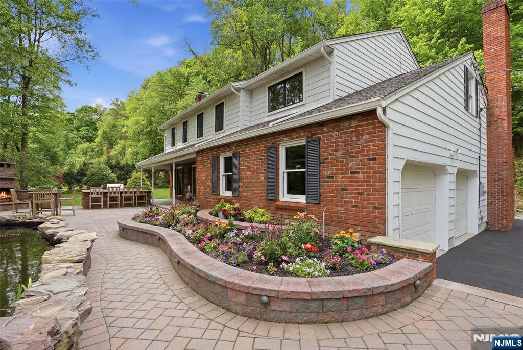 219 W Saddle River Road