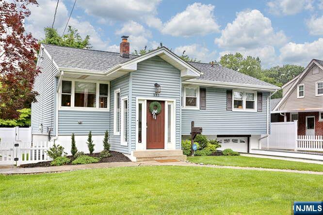 233 Highland Avenue, River Vale, New Jersey - 3 Bedrooms  
2 Bathrooms  
6 Rooms - 