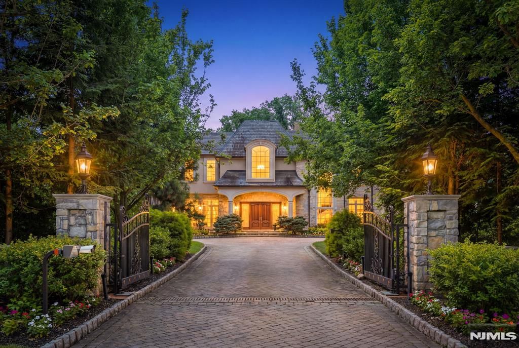 Photo of 11 Elden Drive, Saddle River, NJ 07458 (MLS # 26003209)